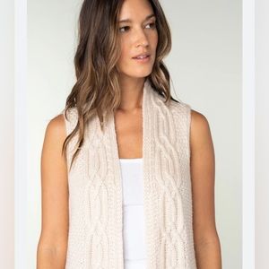 Fylo Size M. Beautiful Vest Cardigan Soft Knitted